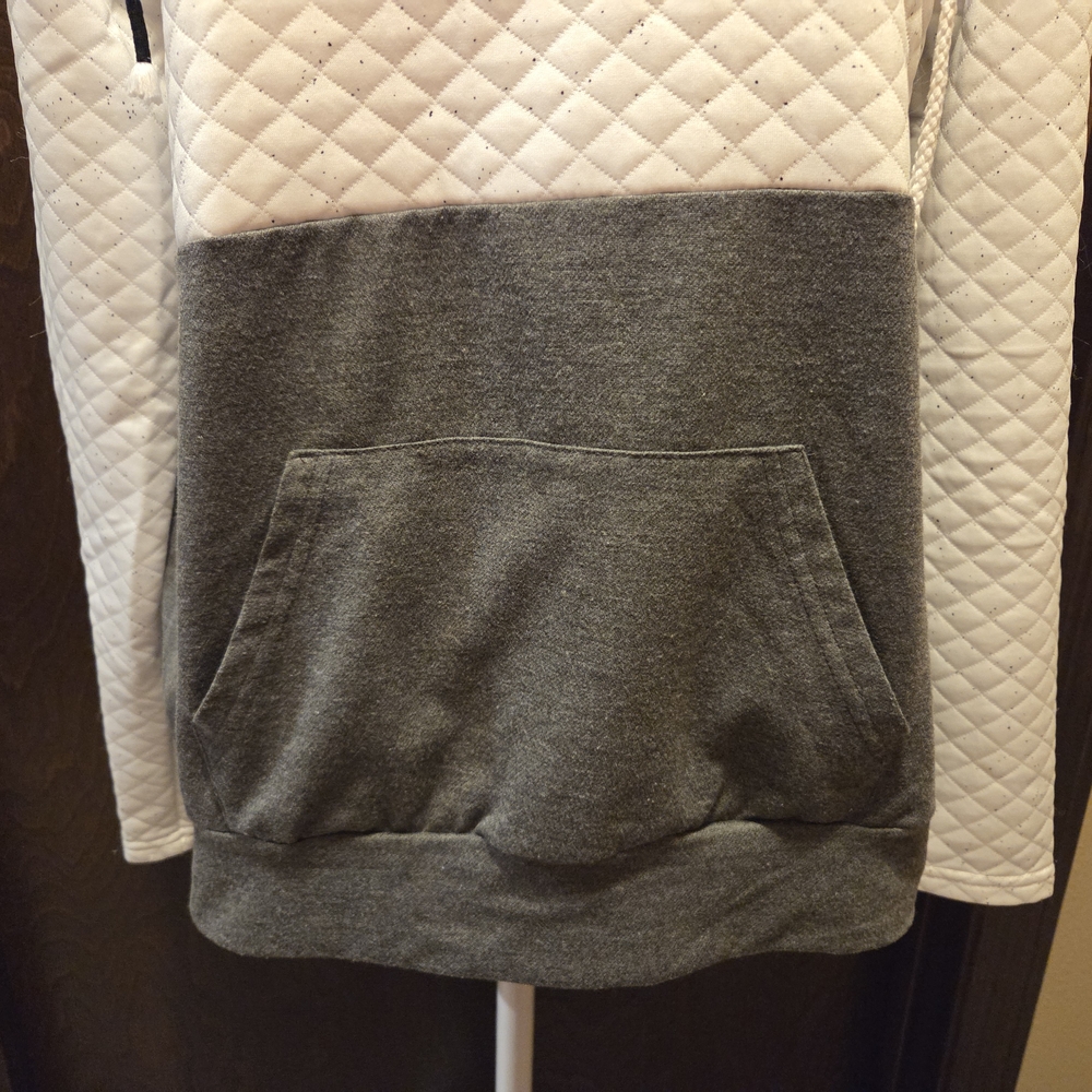 Yellowstone White & Gray Quilted Hoodie - Picture 5 of 7